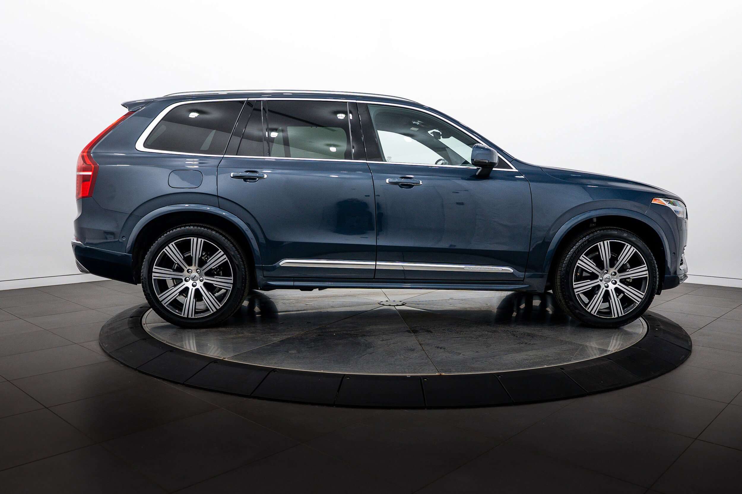 Used 2020 Volvo XC90 T6 Inscription w/ Protection Package Premier AWD/4WD image 3