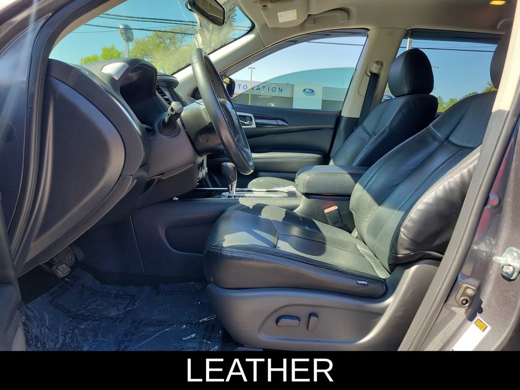 Used 2017 Nissan Pathfinder SV video 2