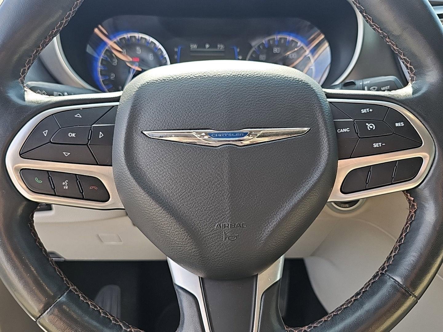 Used 2020 Chrysler Pacifica Touring-L image 14
