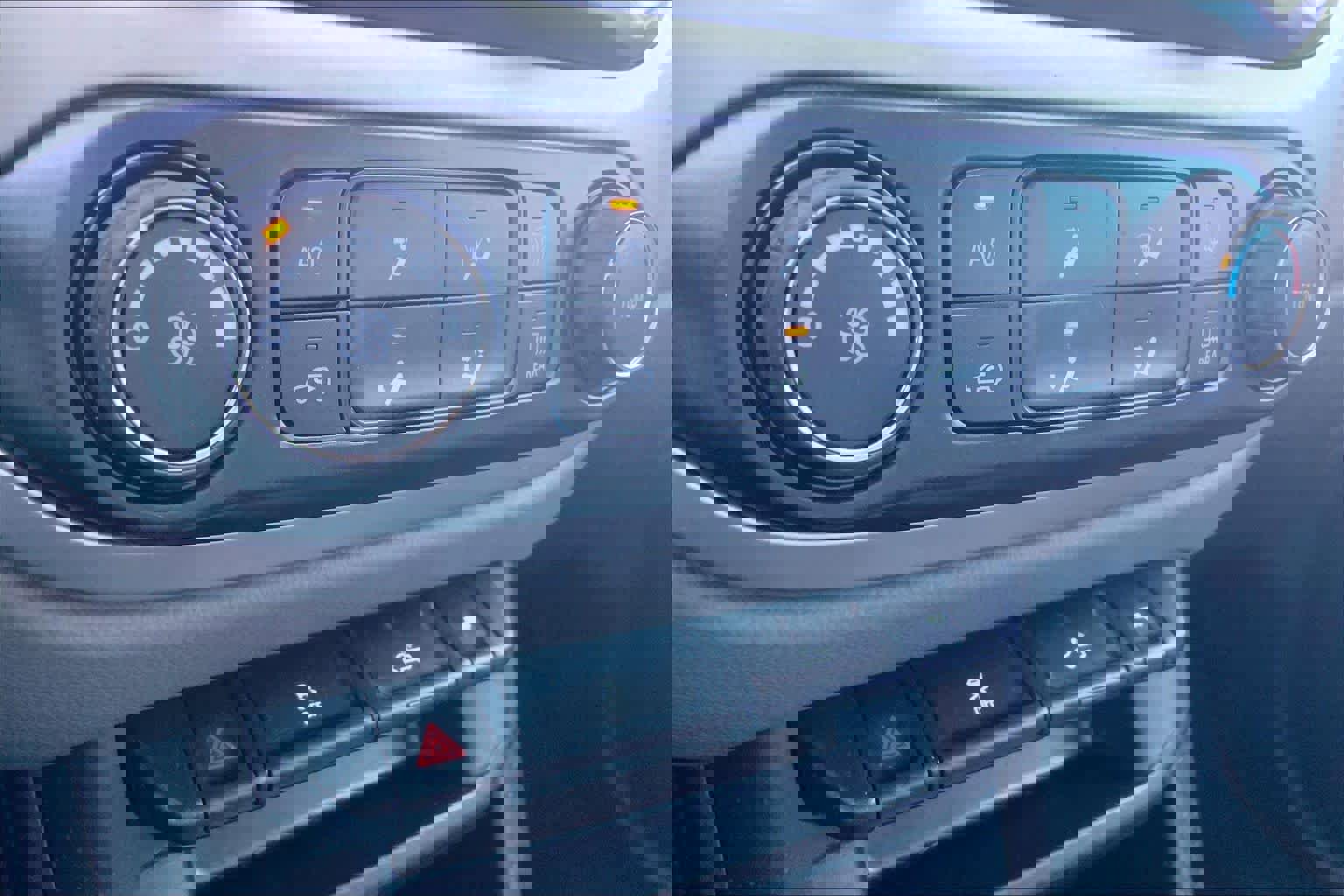 Used 2016 Chevrolet Colorado LT w/ LT Convenience Package image 28