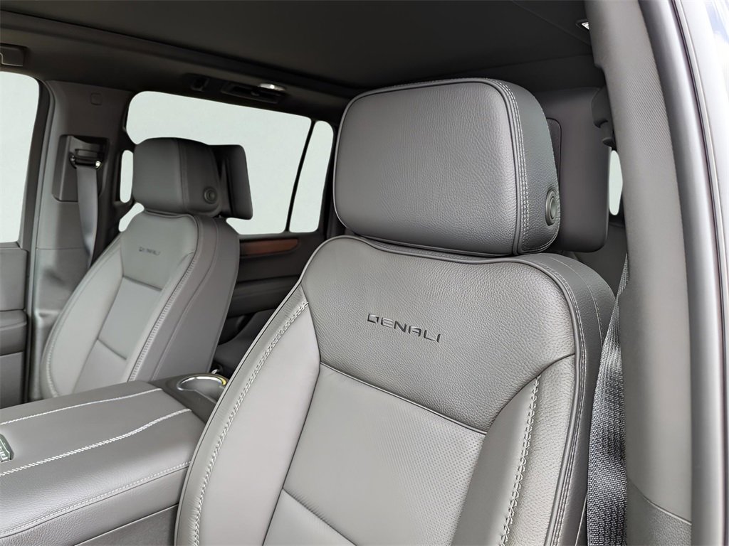 New 2025 GMC Yukon XL Denali w/ Denali Reserve Package image 7