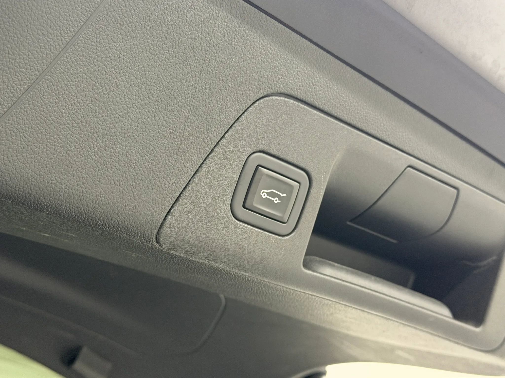 Used 2023 Buick Envision Essence FWD image 34