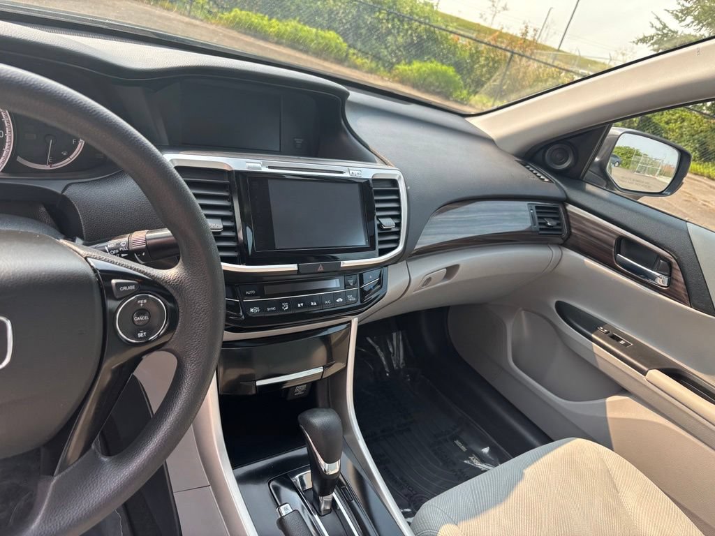 Used 2016 Honda Accord EX image 10