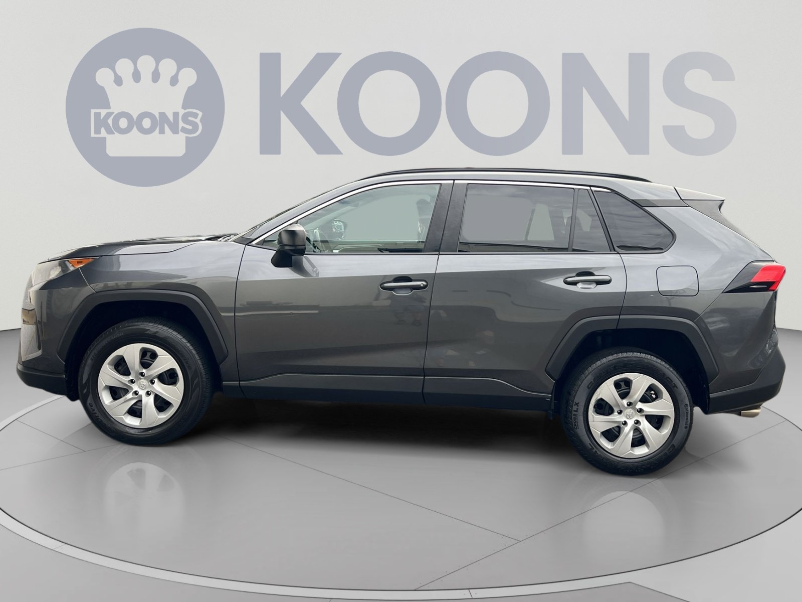 Used 2019 Toyota RAV4 LE AWD/4WD image 2