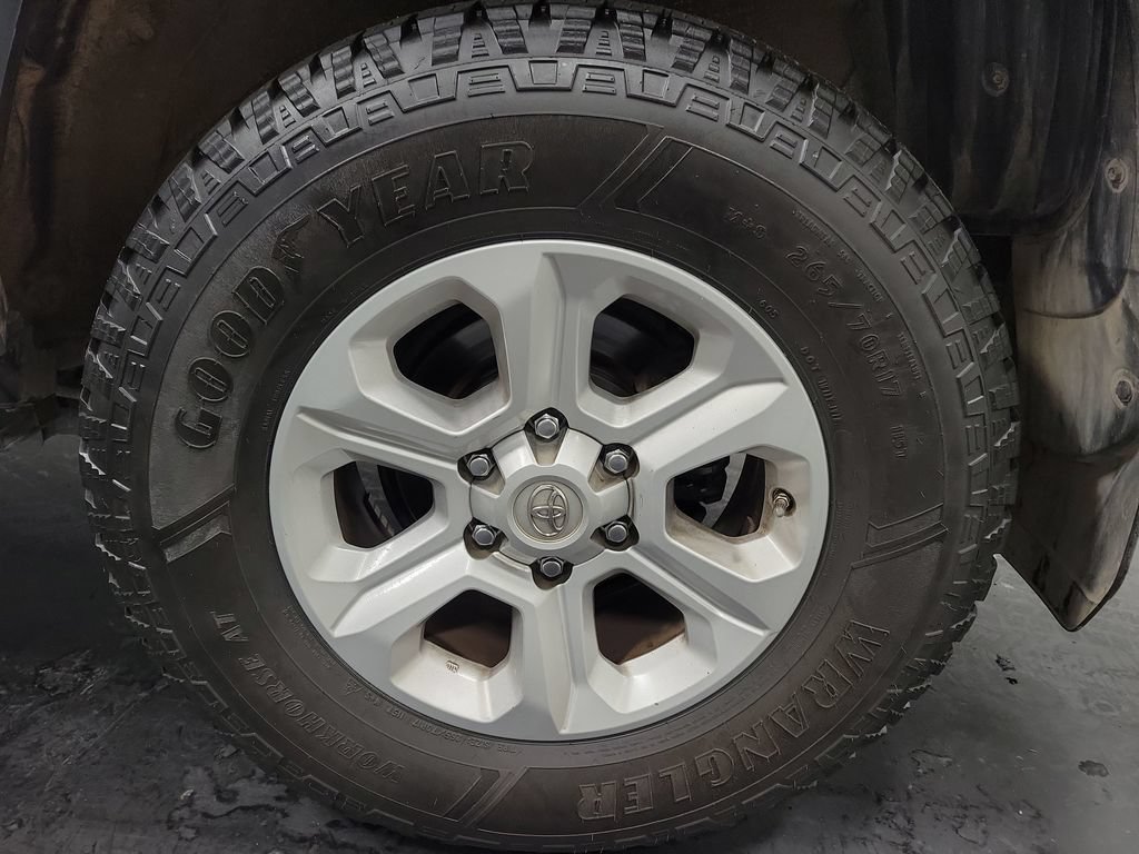 Used 2020 Toyota 4Runner SR5 AWD/4WD image 10
