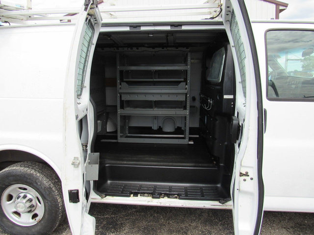 Used 2018 Chevrolet Express 2500 w/ Driver Convenience Package RWD image 16