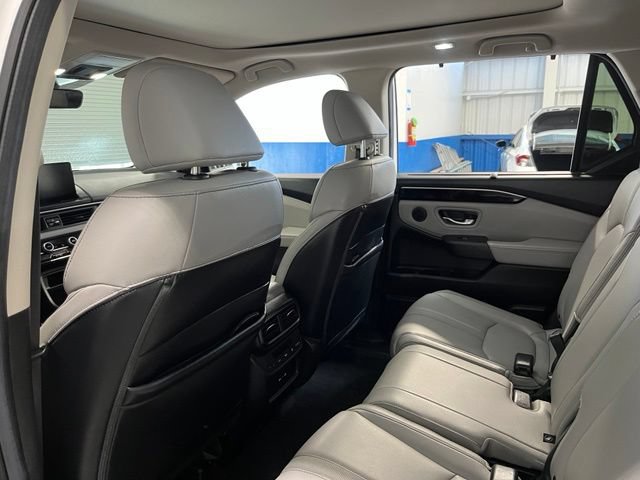 Used 2024 Honda Pilot Touring image 18