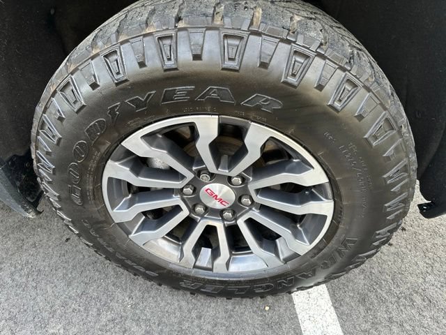 Used 2022 GMC Sierra 1500 AT4 w/ AT4 Premium Package AWD/4WD image 9