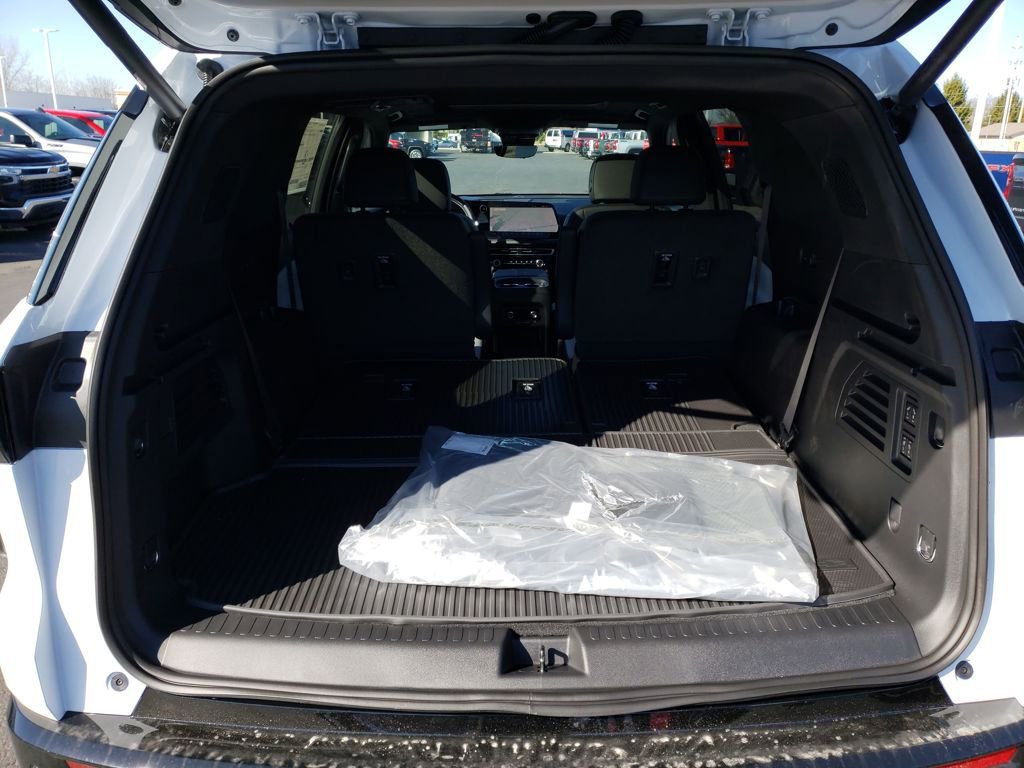 New 2026 Chevrolet Traverse High Country w/ LPO, Floor Liner Package image 21