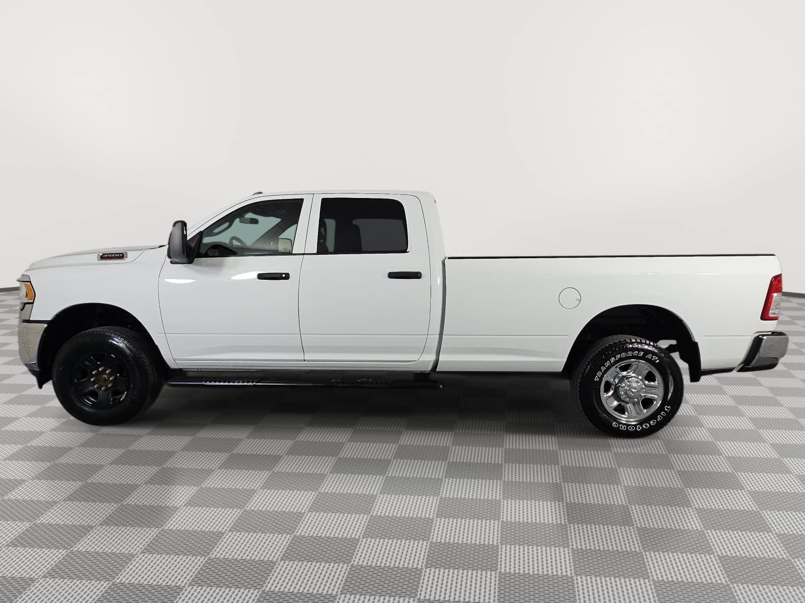 Used 2024 RAM 3500 Tradesman w/ Chrome Appearance Group AWD/4WD image 5
