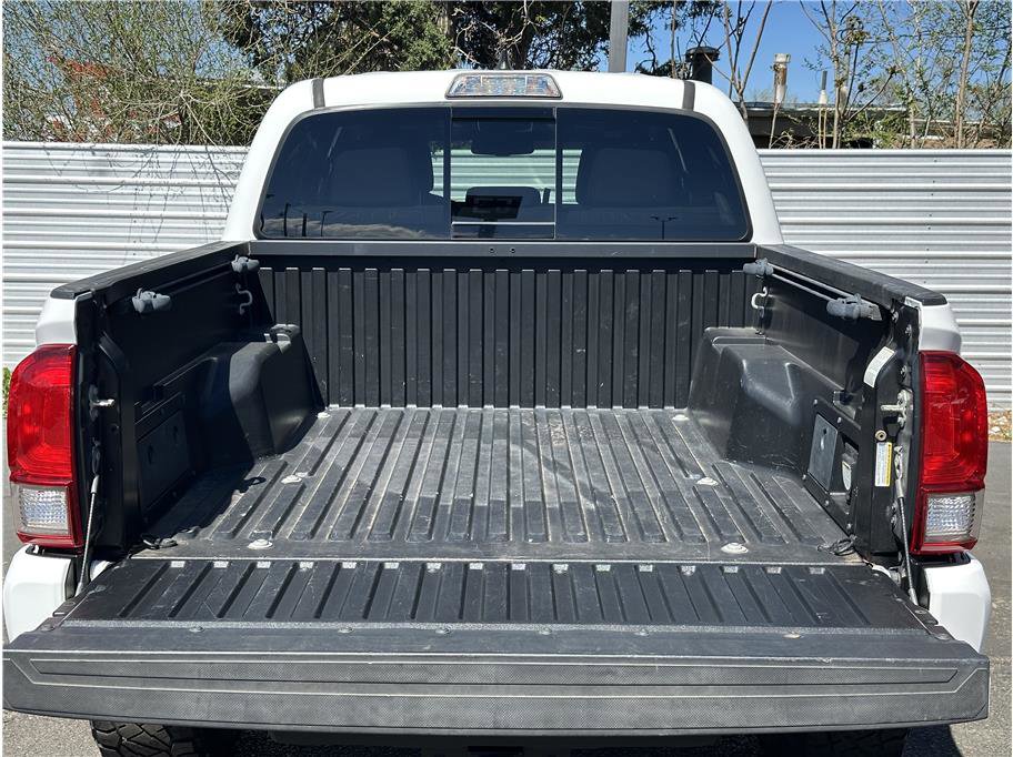 Used 2017 Toyota Tacoma TRD Sport w/ Tow Package (A/T) image 28