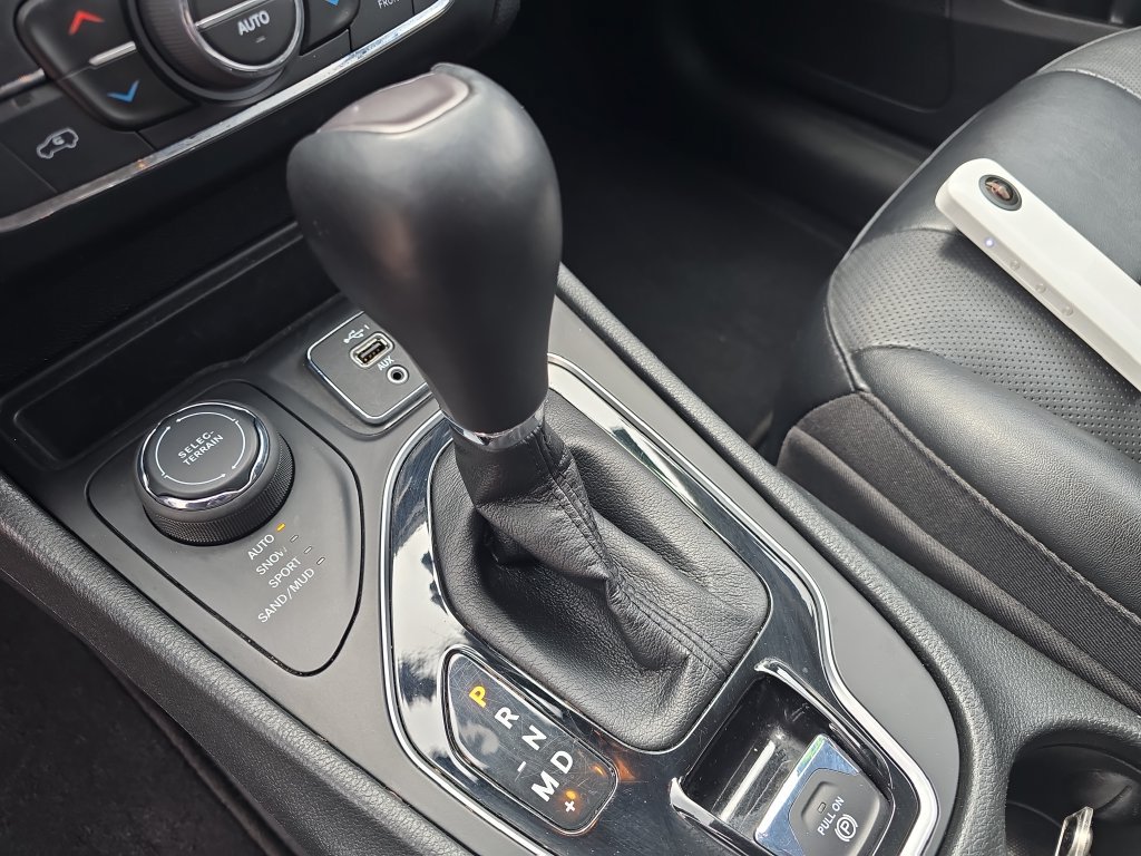 Used 2023 Jeep Cherokee Altitude Lux AWD/4WD image 28