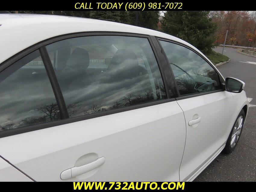 Used 2011 Volkswagen Jetta SE FWD image 18