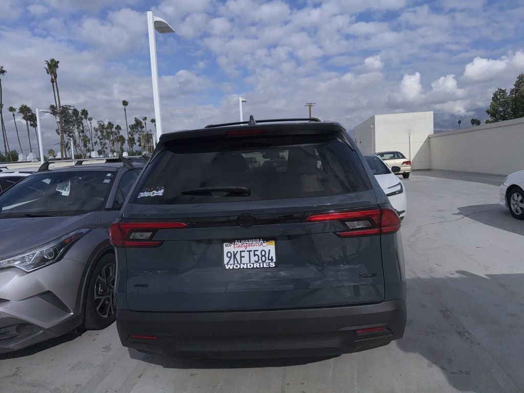 Used 2024 Toyota Grand Highlander XLE image 12
