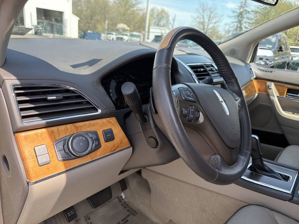 Used 2013 Lincoln MKX AWD image 20