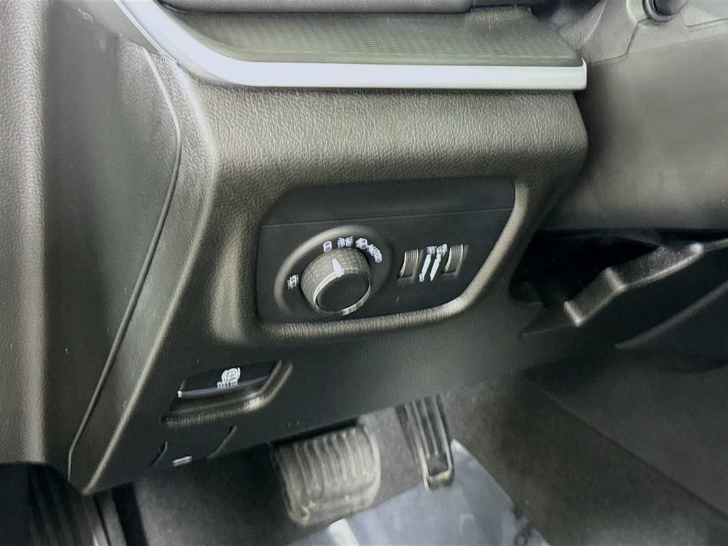 Used 2025 Jeep Grand Cherokee Laredo w/ MOPAR Finishing Package AWD/4WD image 18