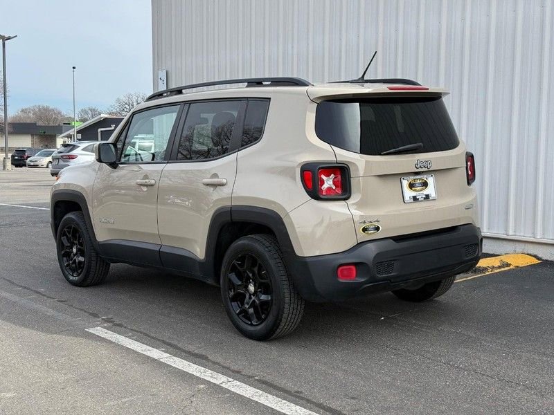 Used 2016 Jeep Renegade Latitude image 3