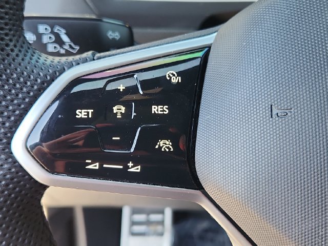 Certified 2024 Volkswagen Tiguan SE R-Line w/ MDO Package, Two-Row AWD/4WD image 17