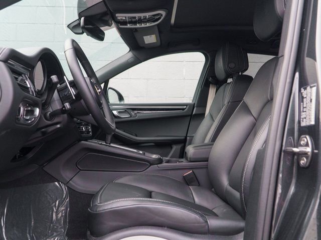 Certified 2025 Porsche Macan image 17