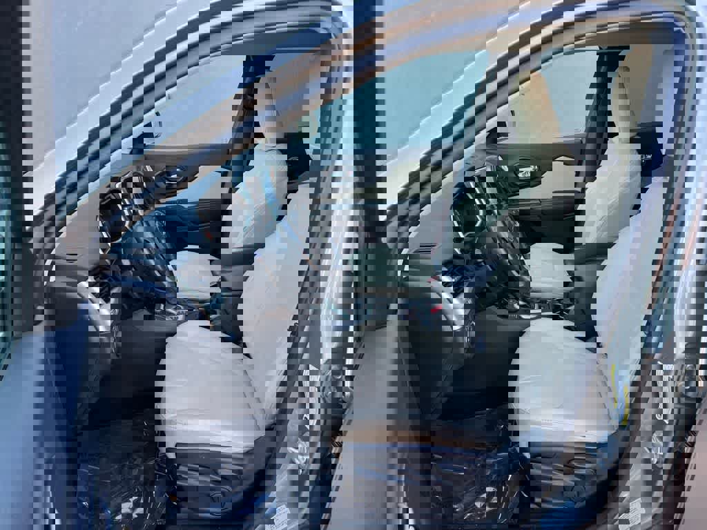 Used 2016 Jeep Cherokee Latitude w/ Cold Weather Group image 12