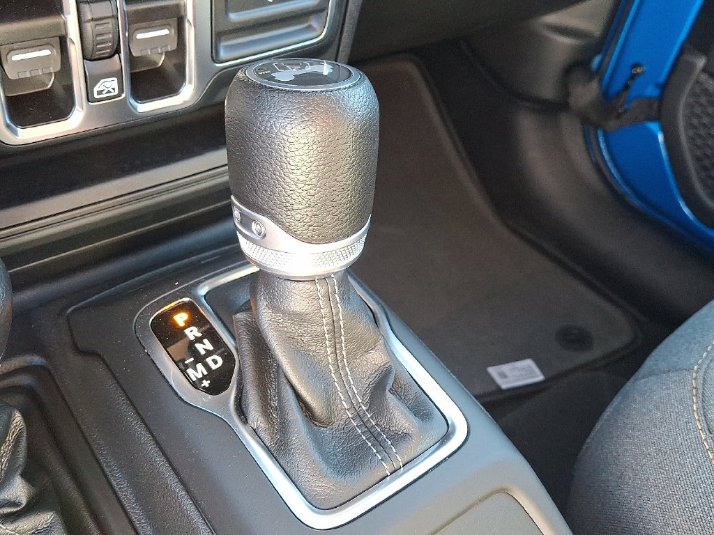 Used 2024 Jeep Wrangler Unlimited w/ Convenience Group AWD/4WD image 15