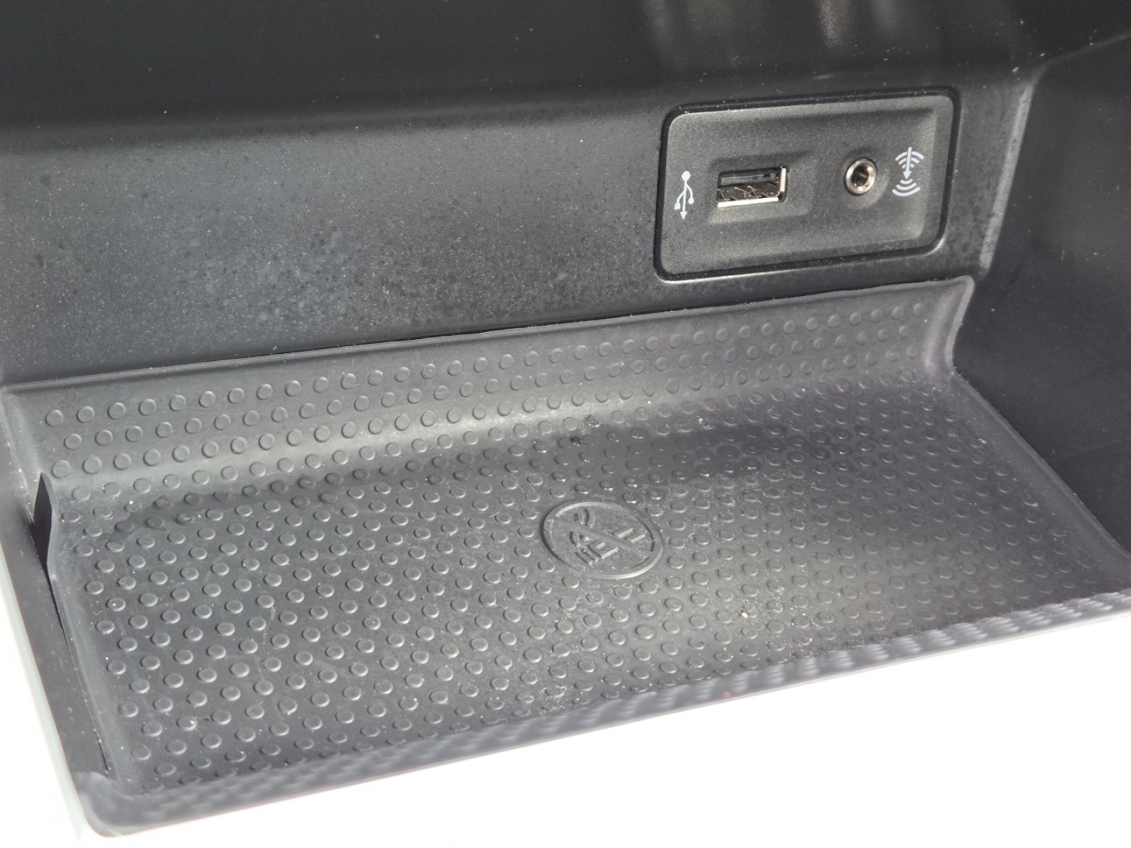 Used 2019 Volkswagen Beetle 2.0T SE FWD image 6