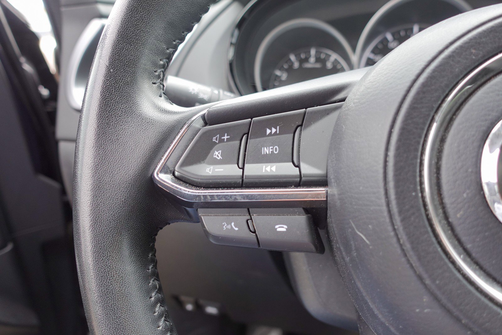 Used 2023 MAZDA CX-9 Touring image 14