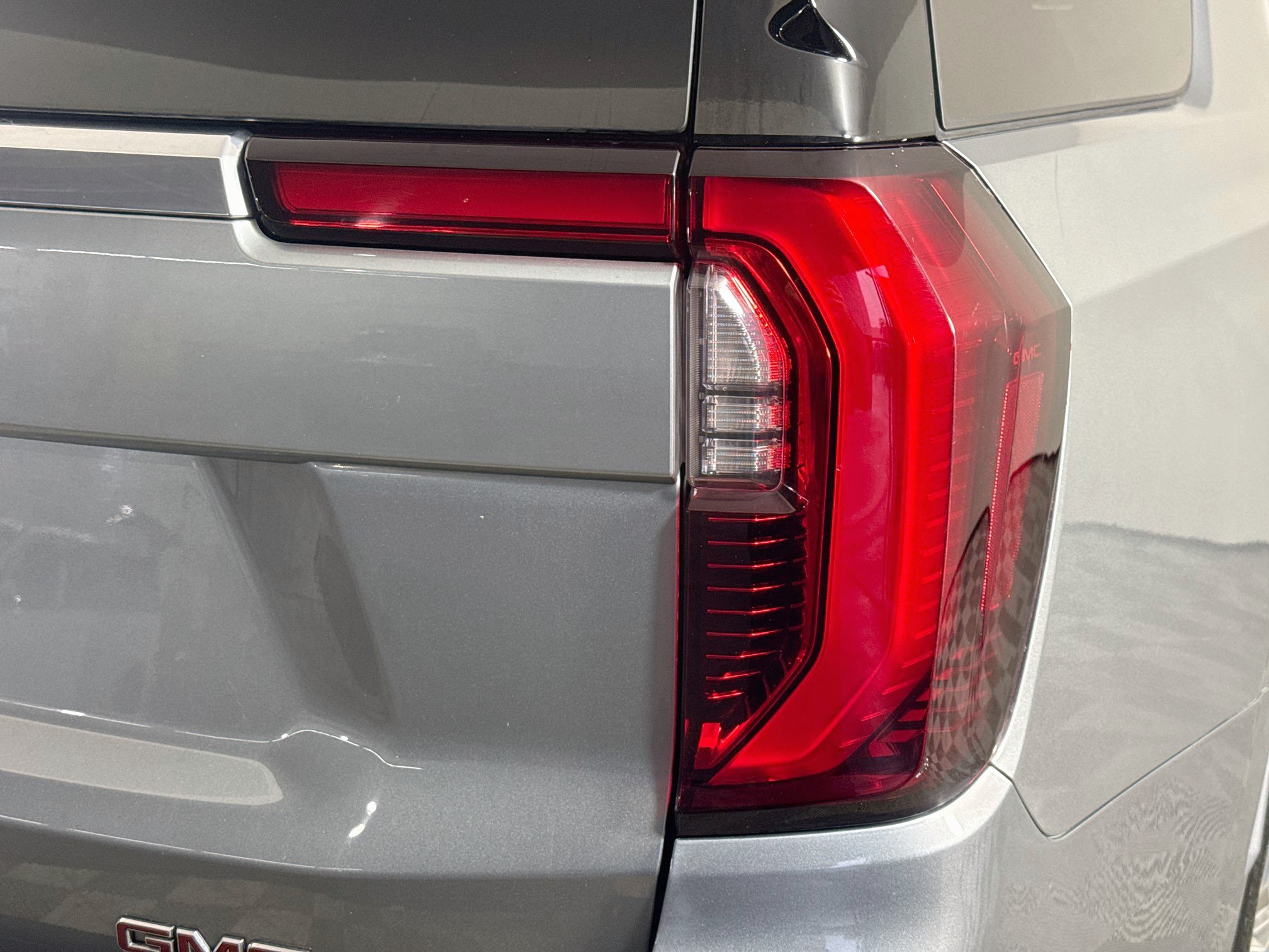 Used 2025 GMC Yukon Denali RWD image 34