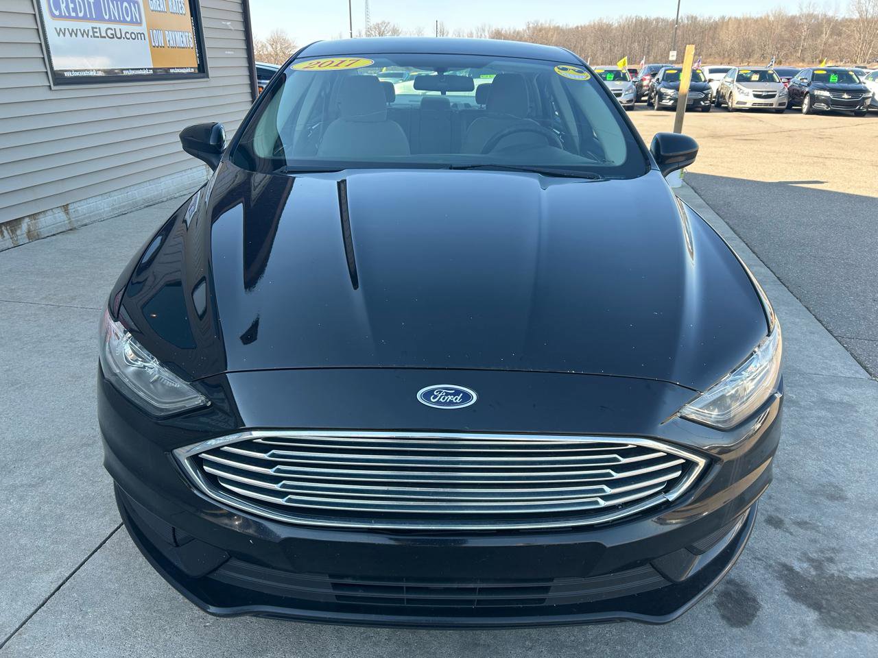 Used 2017 Ford Fusion SE image 2