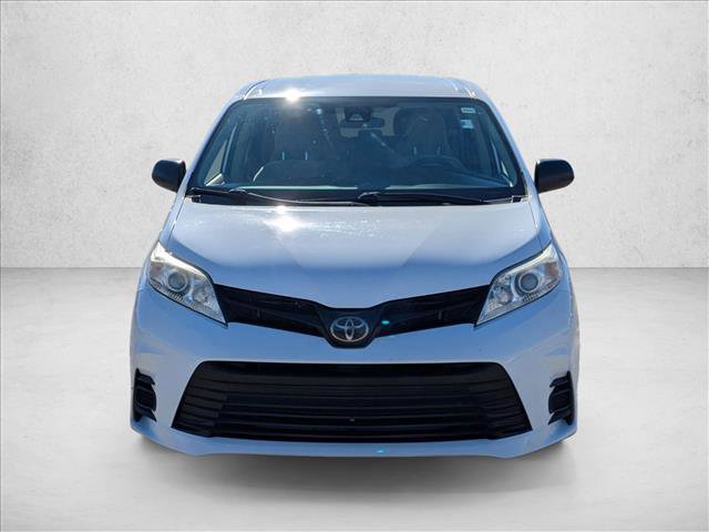 Used 2020 Toyota Sienna L image 2