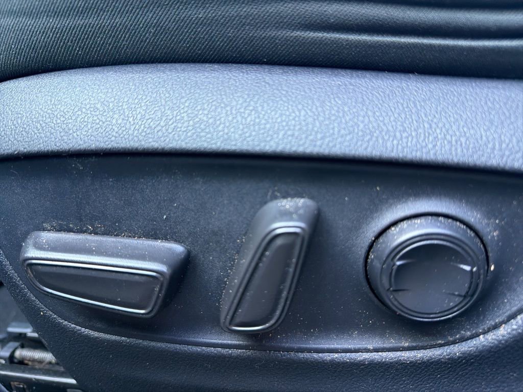 Used 2025 Toyota RAV4 XLE image 25