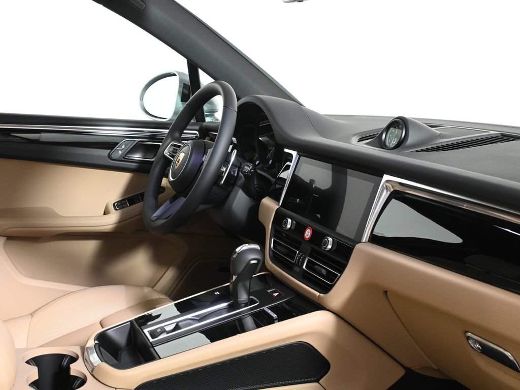 New 2026 Porsche Macan AWD/4WD image 37