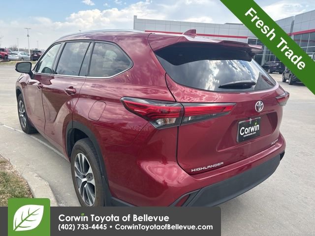 Used 2021 Toyota Highlander XLE AWD/4WD image 6
