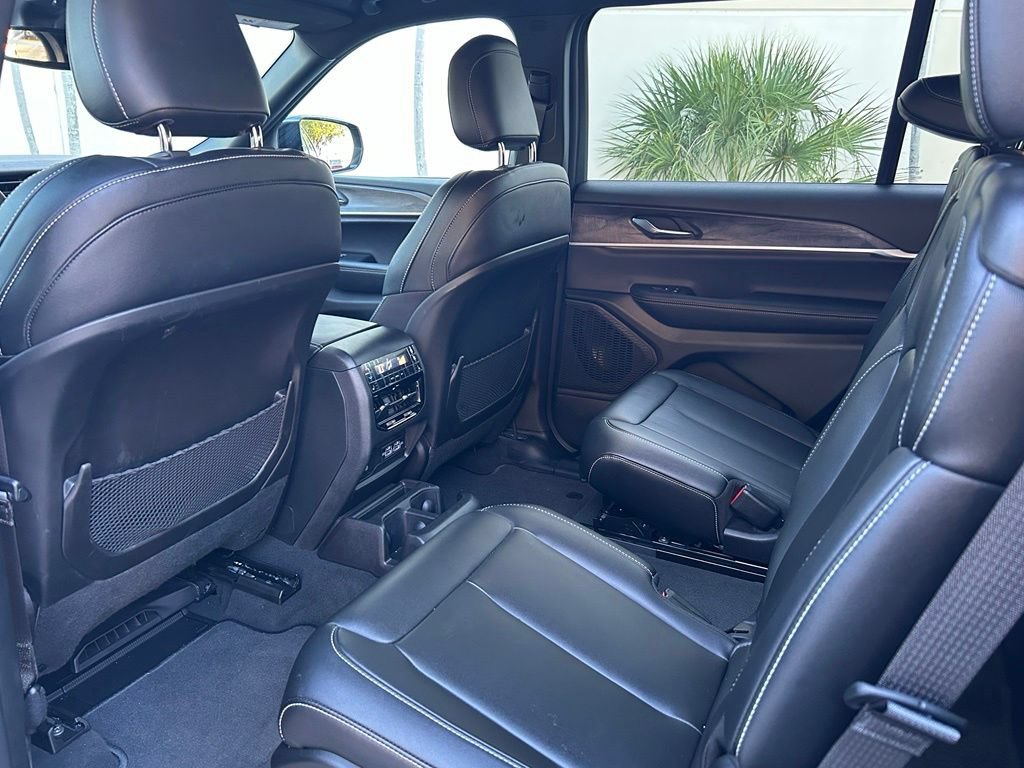 Used 2024 Jeep Grand Cherokee L Limited w/ Black Appearance Package RWD image 43