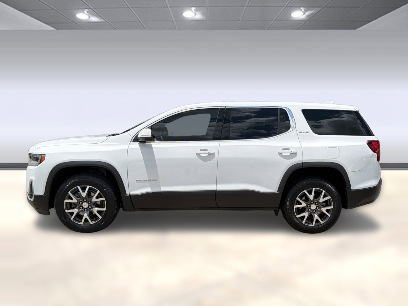 Used 2023 GMC Acadia SLE FWD image 2