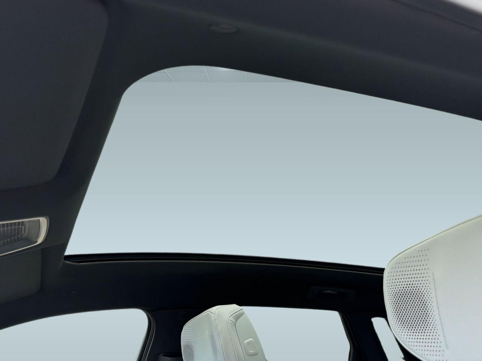 New 2025 Cadillac Lyriq Luxury RWD image 14