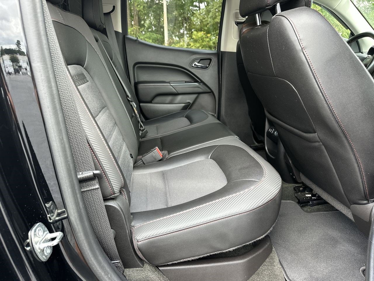 Used 2017 GMC Canyon SLE w/ All Terrain Package image 28