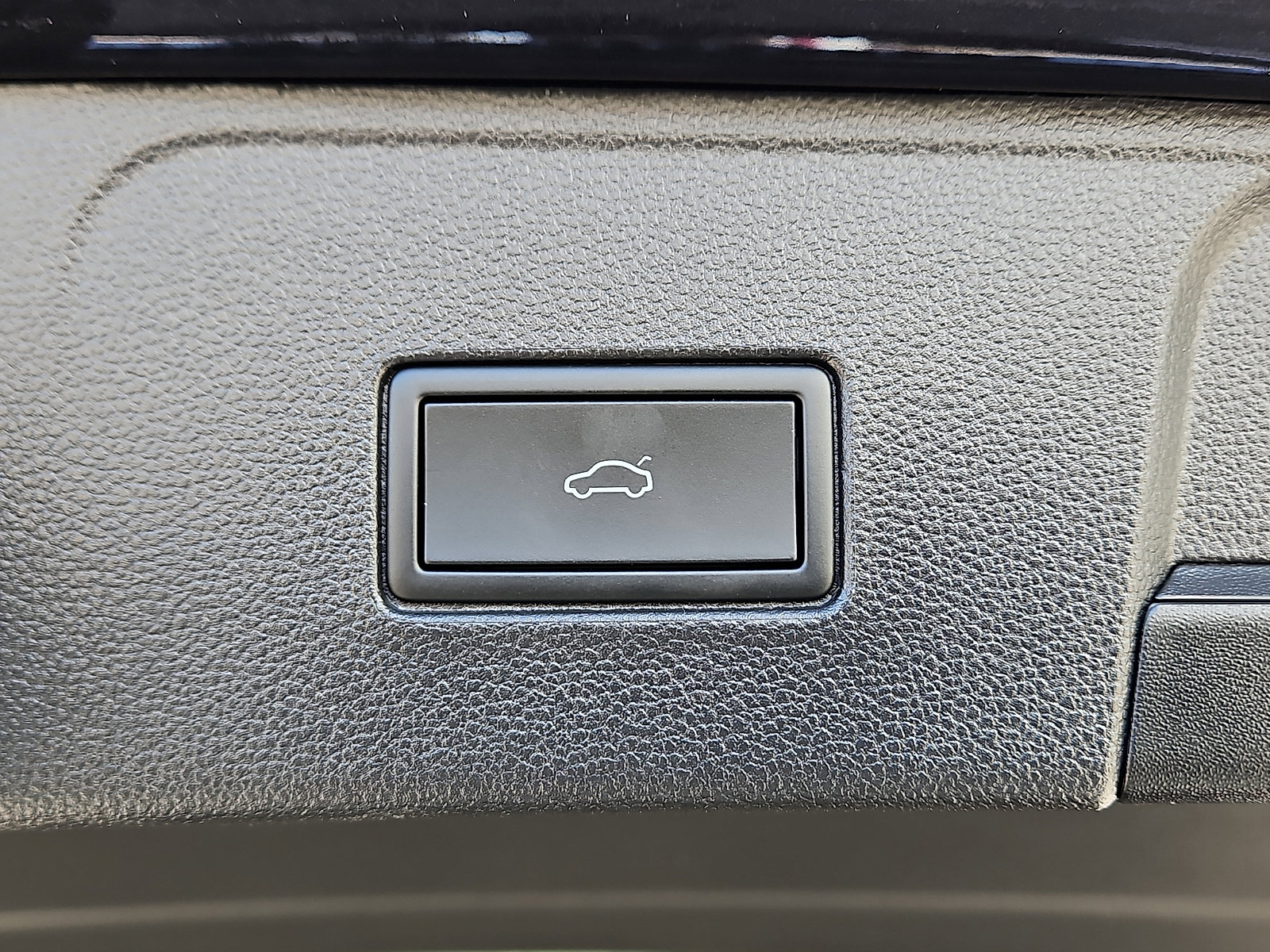 Used 2024 Volkswagen Atlas SE w/ Black Wheel Package image 7