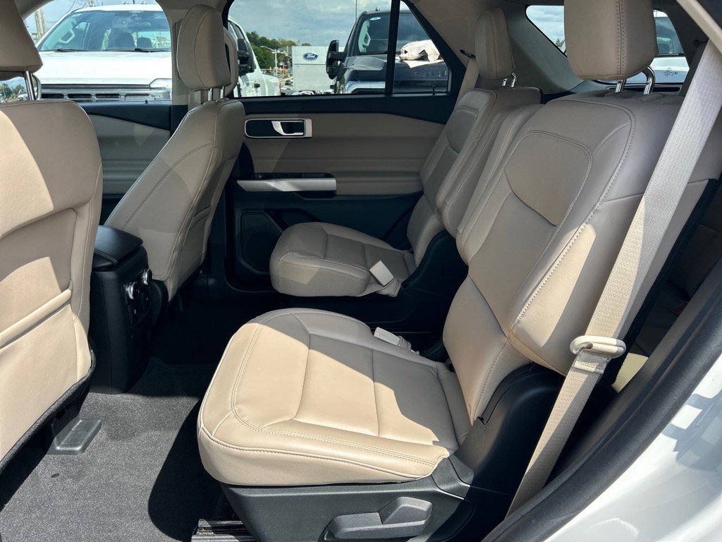 Used 2023 Ford Explorer XLT w/ Equipment Group 202A image 10