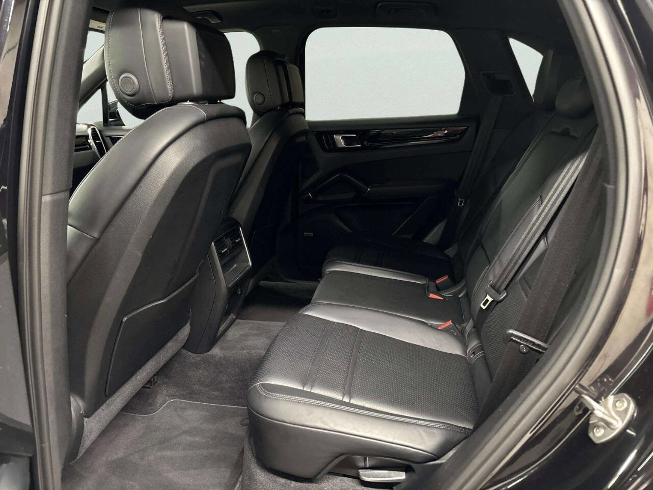 Used 2019 Porsche Cayenne S AWD/4WD image 18