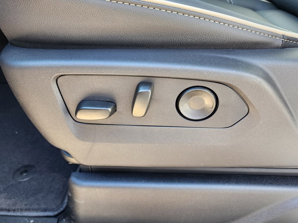 New 2026 GMC Yukon Elevation image 16