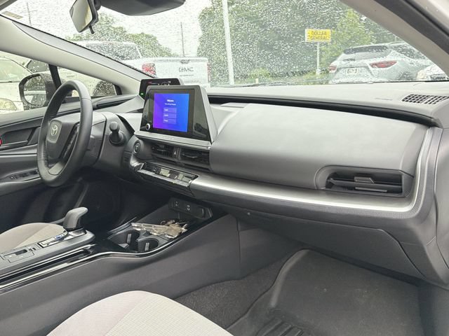 Used 2025 Toyota Prius LE FWD image 16