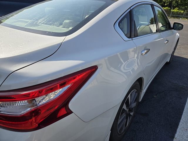 Used 2016 Nissan Altima 2.5 SL w/ 2.5 Technology Package FWD image 9