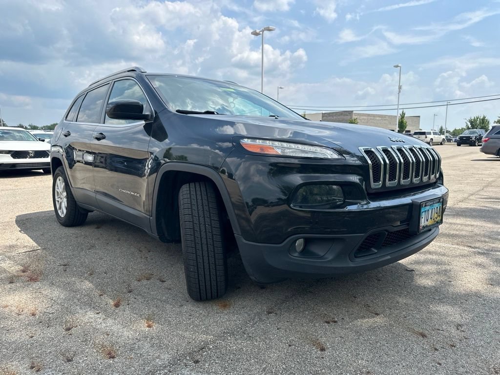Used 2016 Jeep Cherokee Latitude w/ Cold Weather Group AWD/4WD image 13
