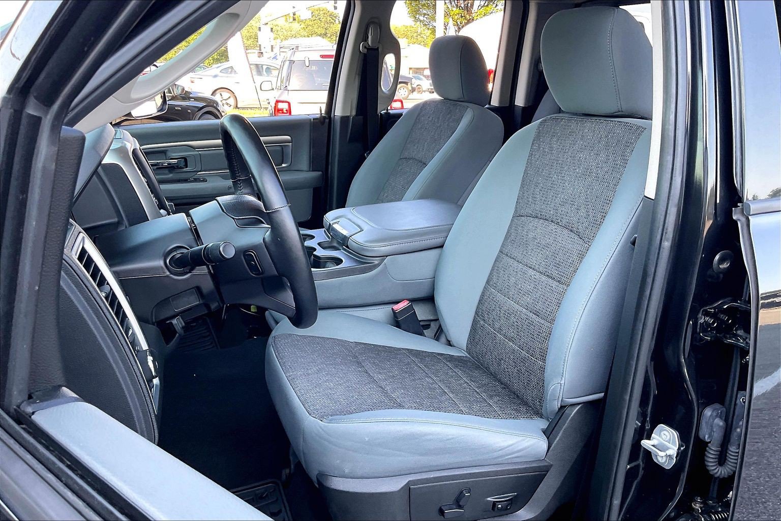 Used 2017 RAM 1500 Big Horn AWD/4WD image 24