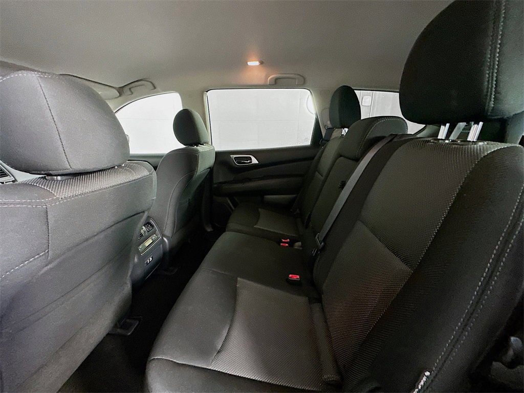 Used 2020 Nissan Pathfinder S image 23