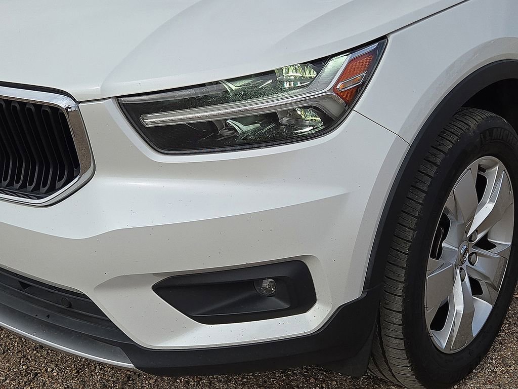 Certified 2021 Volvo XC40 T5 Momentum image 9