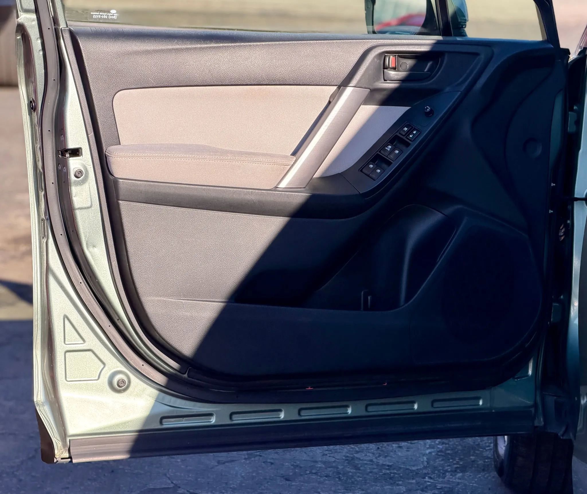 Used 2014 Subaru Forester 2.5i Premium w/ All-Weather Package image 10