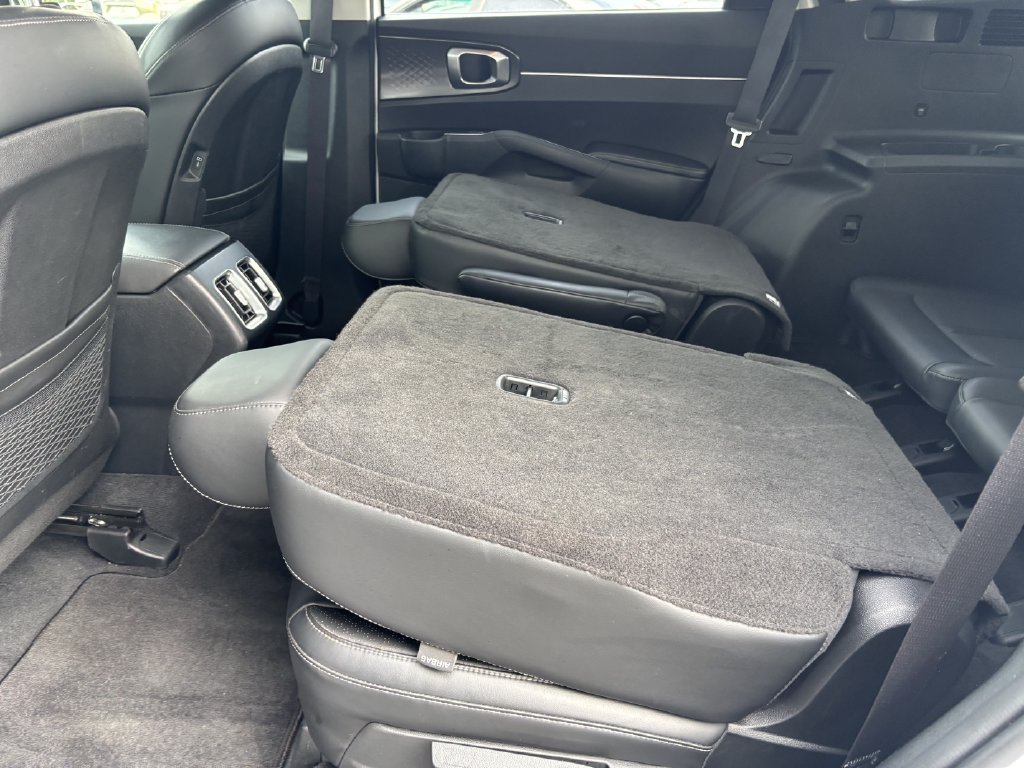 Used 2025 Kia Sorento EX AWD/4WD image 25