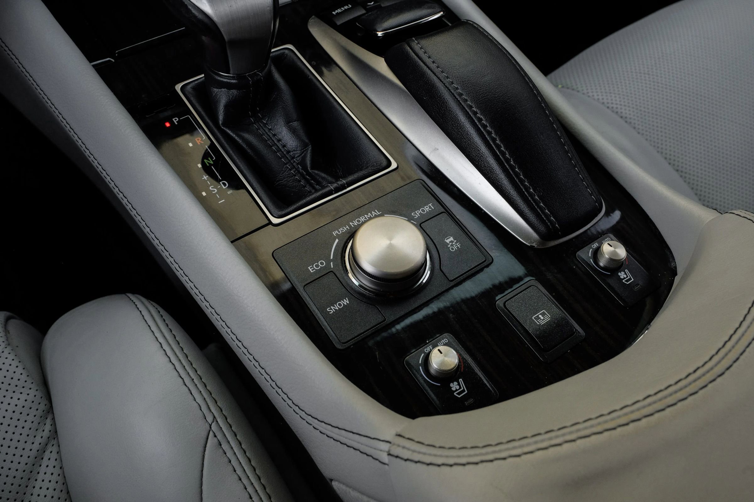 Used 2014 Lexus LS 460 AWD w/ Comfort Package image 36